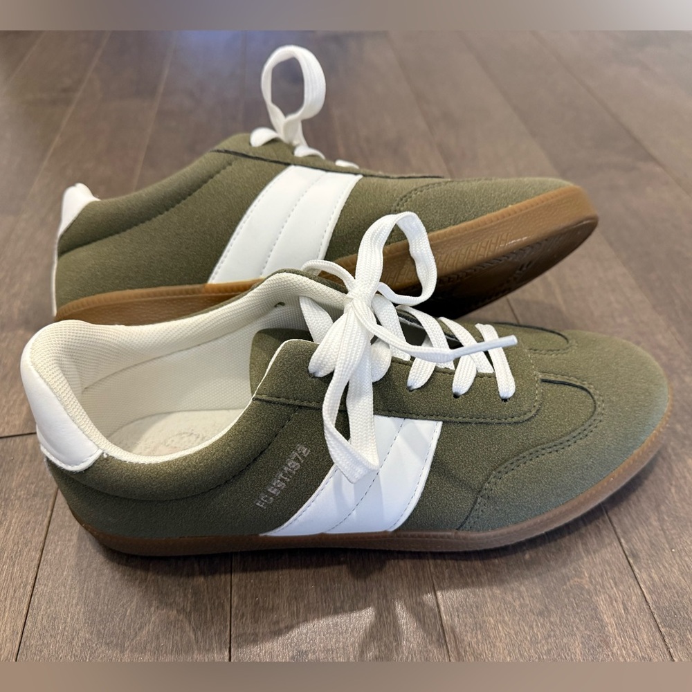 Women’s French Connection Olive Green Sneakers. Slim fit sz10, fit more like 9.5